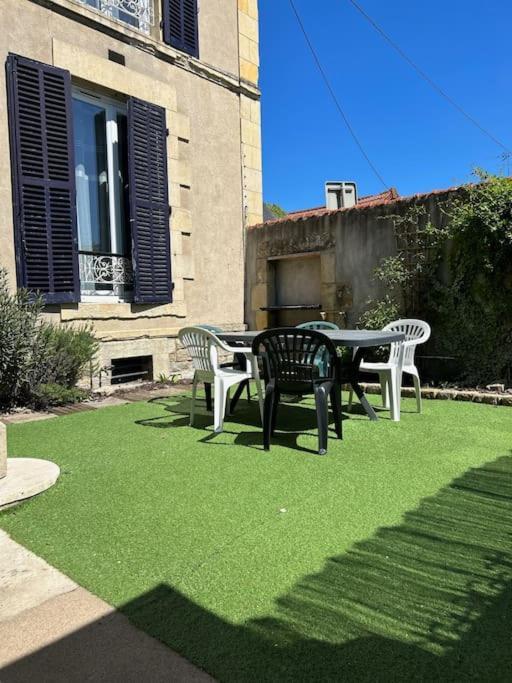 Tres Grand Appartement Ancien Avec Petit Jardin Nevers Exterior foto